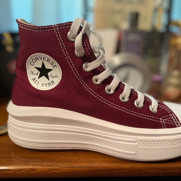 Converse high tops. - Picture 1 of 3